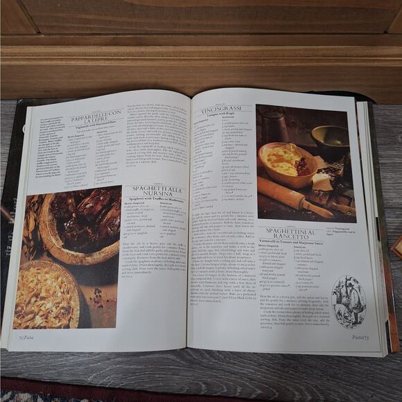 Set of 2 Cookbooks: "Encyclopedia of Italian Cooking" & "Pasta with Sauces" - Picture 4 of 4